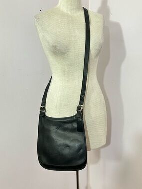 Vintage Coach 9135 Black Leather Slim Hippie Flap Saddle Bag Crossbody Purse